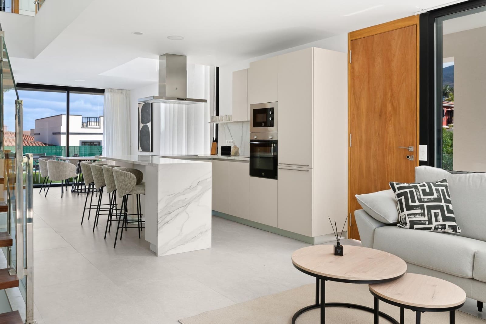 3 sypialnia Dom blizniak na sprzedaż w La Quinta z basenem garażem - 890 000 € (Ref: 9892731)
