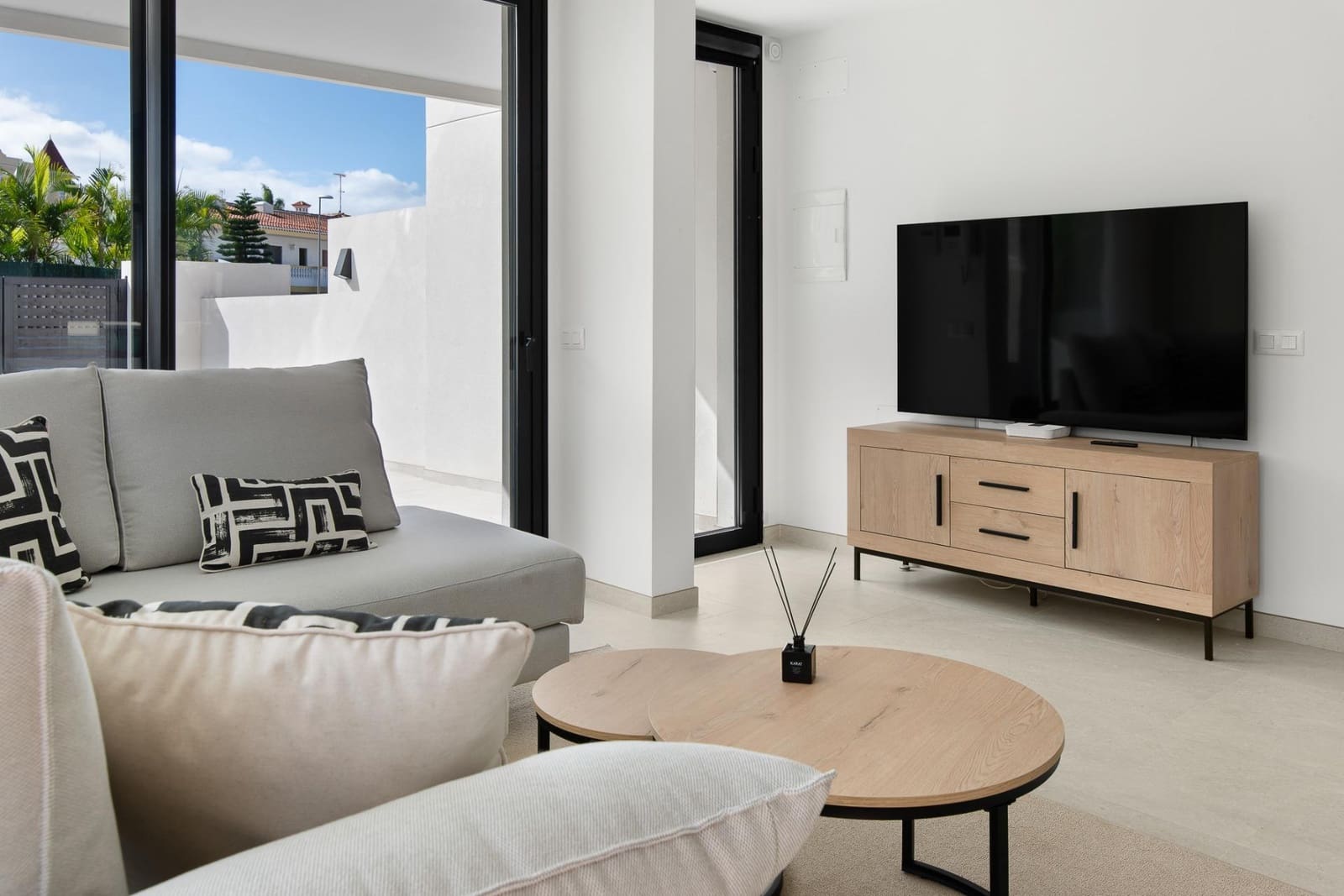 3 sypialnia Dom blizniak na sprzedaż w La Quinta z basenem garażem - 890 000 € (Ref: 9892731)