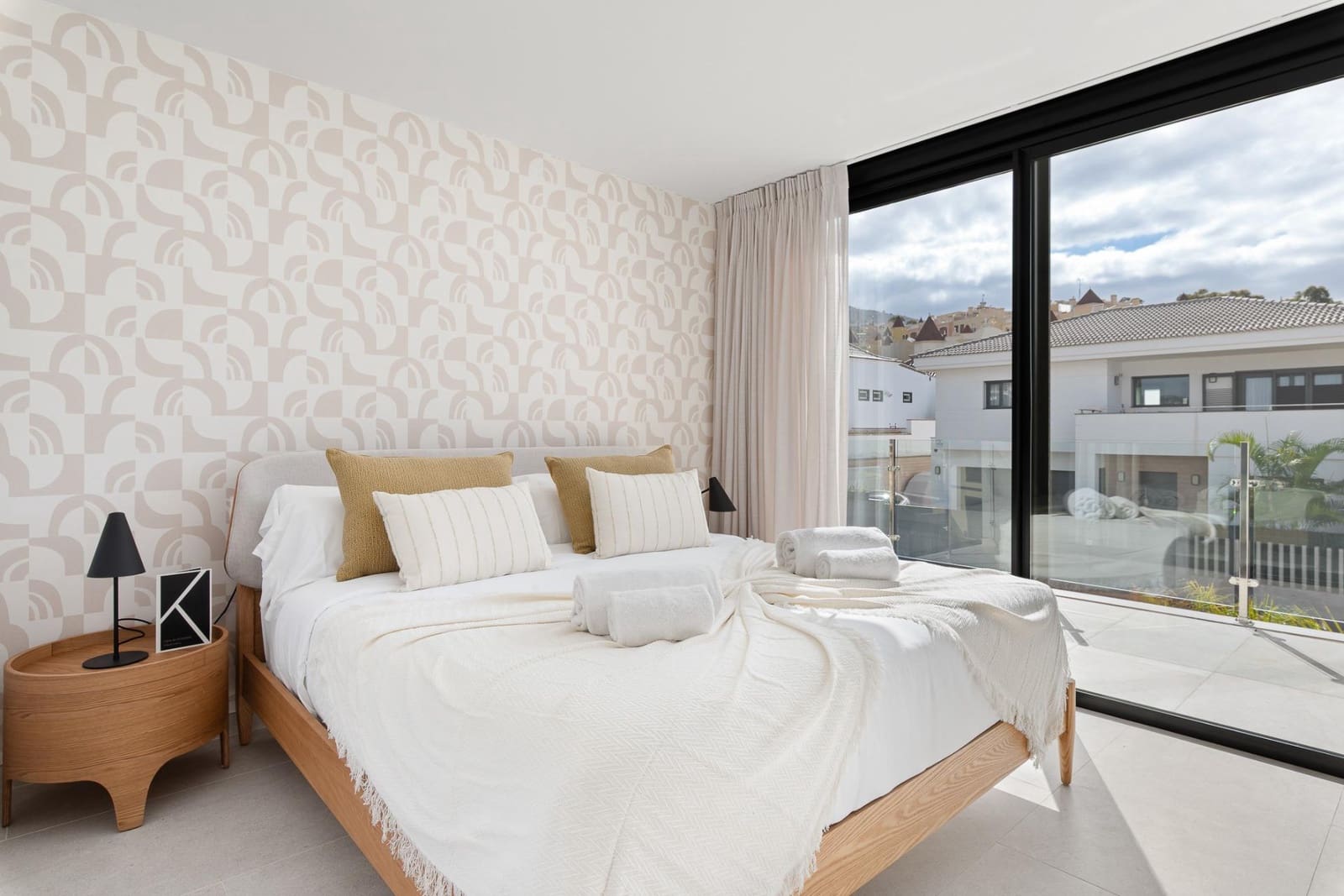 3 sypialnia Dom blizniak na sprzedaż w La Quinta z basenem garażem - 890 000 € (Ref: 9892731)