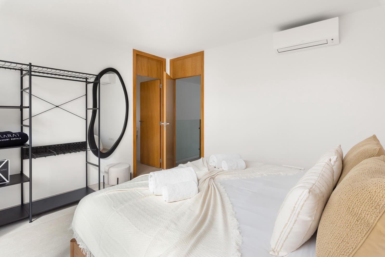 3 sypialnia Dom blizniak na sprzedaż w La Quinta z basenem garażem - 890 000 € (Ref: 9892731)