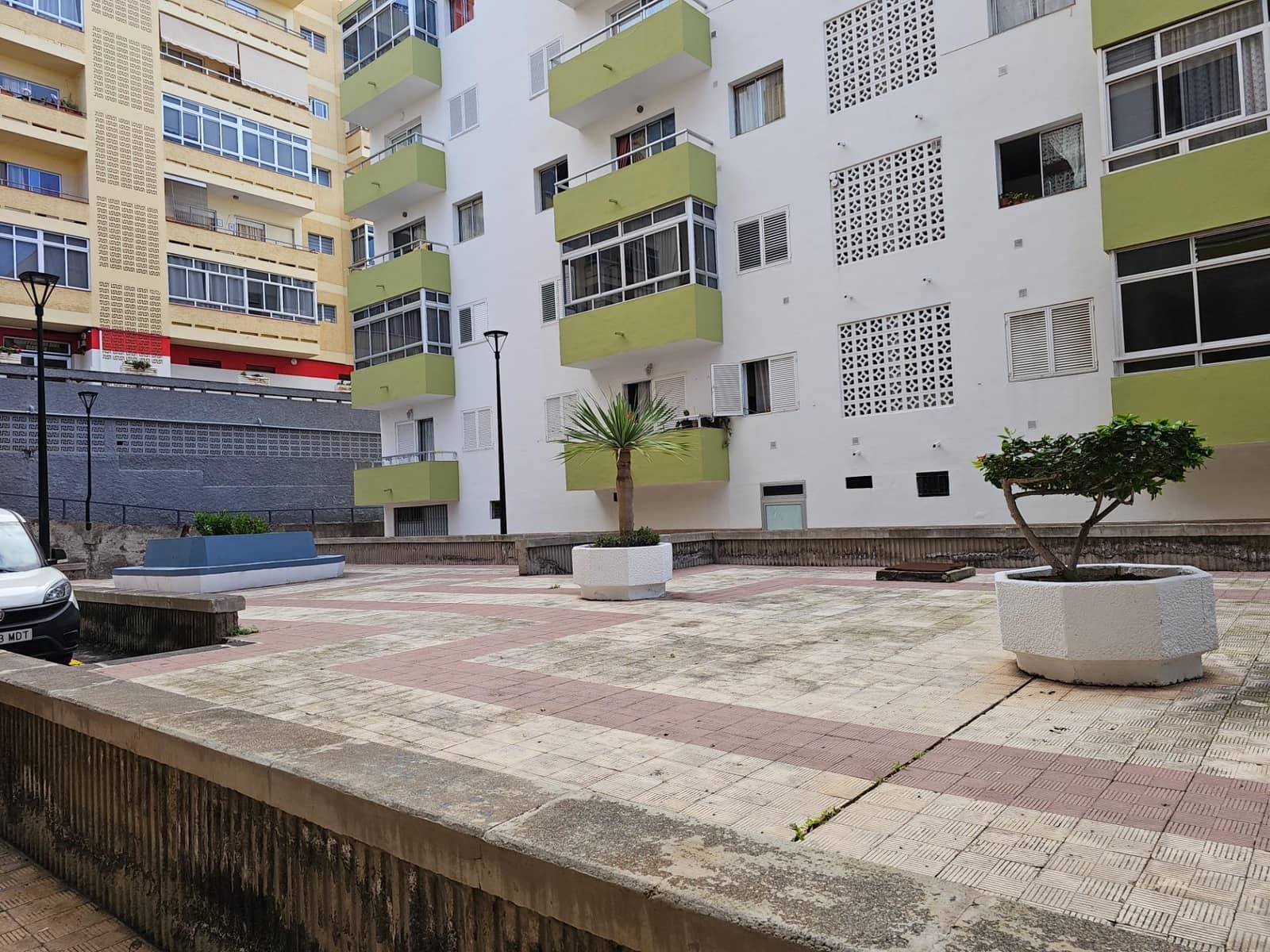 Business for sale in Puerto de la Cruz with garage - € 475,000 (Ref: 9892732)