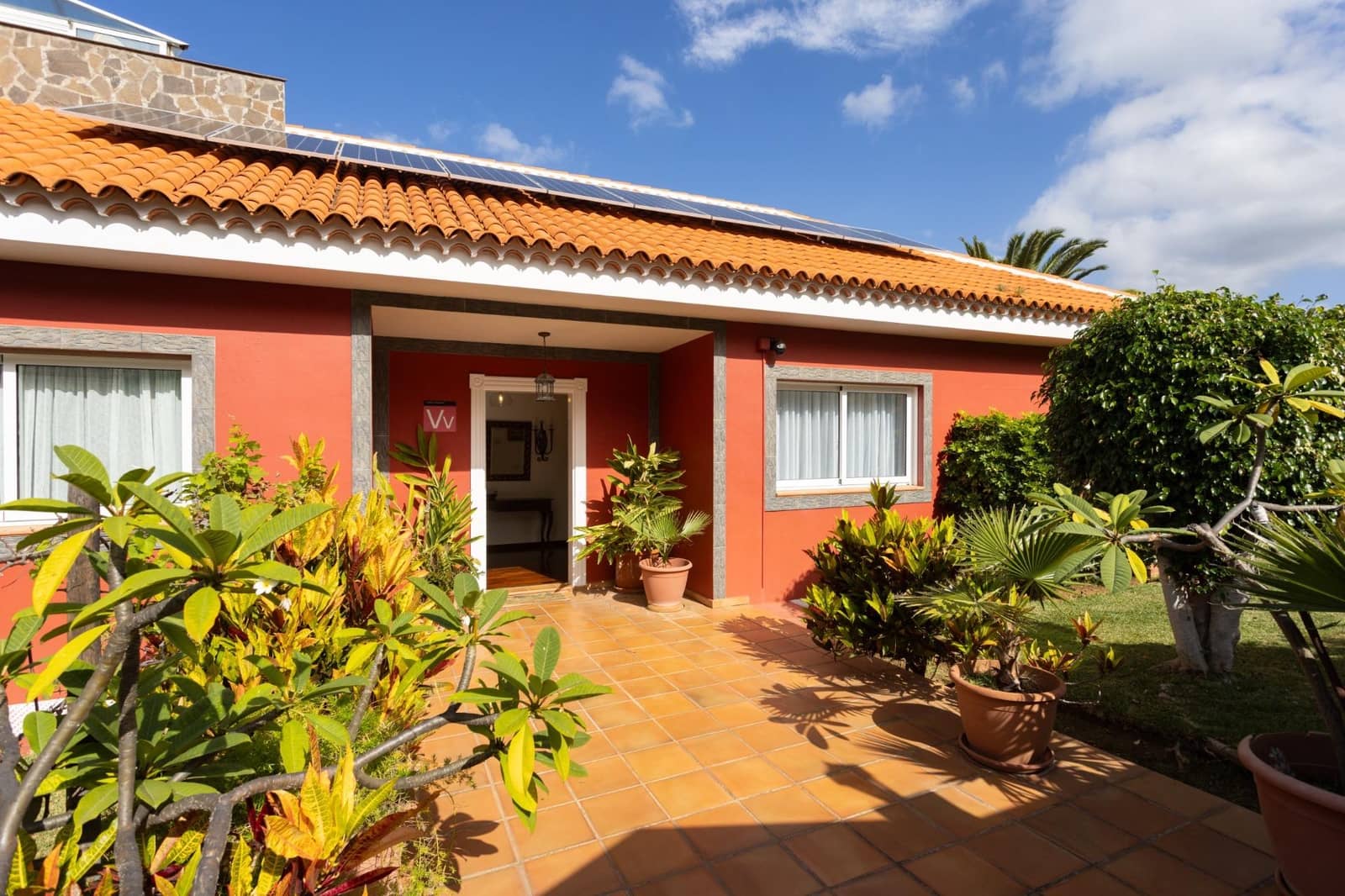 6 soverom Villa til salgs i Puerto de la Cruz med svømmebasseng garasje - € 1 380 000 (Ref: 9892735)