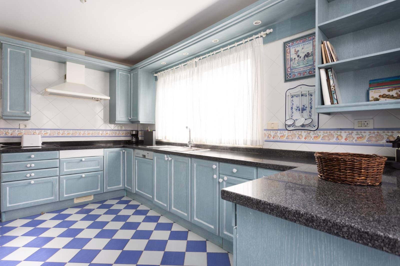6 soverom Villa til salgs i Puerto de la Cruz med svømmebasseng garasje - € 1 380 000 (Ref: 9892735)