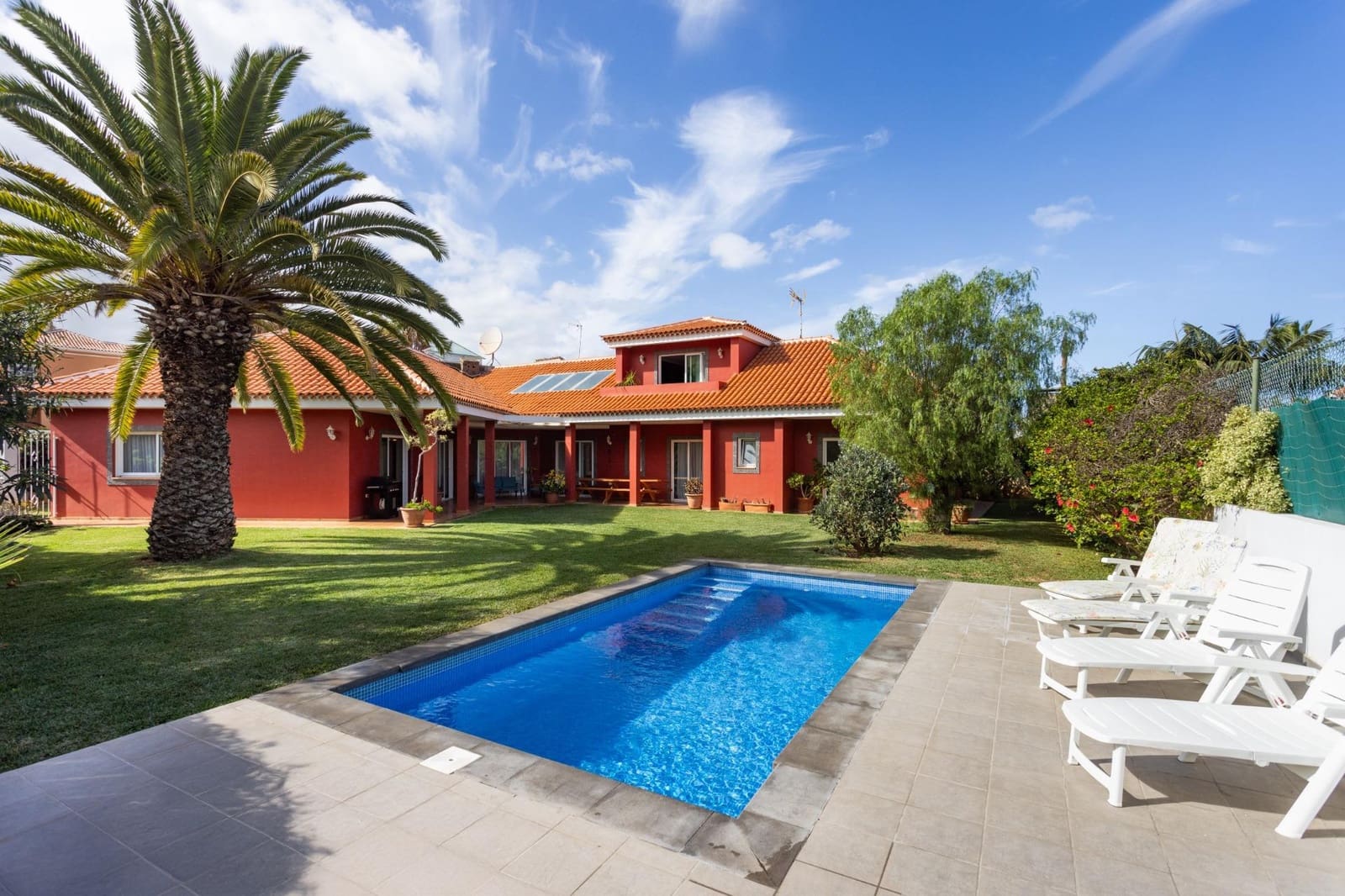 6 soverom Villa til salgs i Puerto de la Cruz med svømmebasseng garasje - € 1 380 000 (Ref: 9892735)