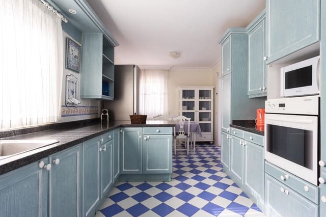 6 soverom Villa til salgs i Puerto de la Cruz med svømmebasseng garasje - € 1 380 000 (Ref: 9892735)