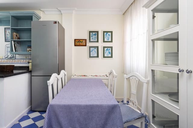 6 soverom Villa til salgs i Puerto de la Cruz med svømmebasseng garasje - € 1 380 000 (Ref: 9892735)
