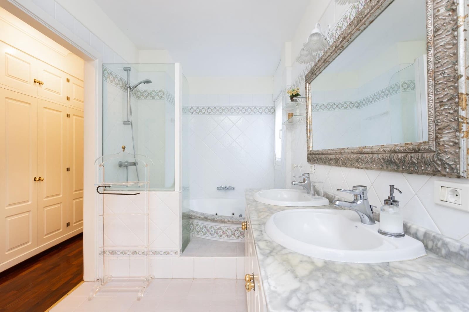 6 soverom Villa til salgs i Puerto de la Cruz med svømmebasseng garasje - € 1 380 000 (Ref: 9892735)