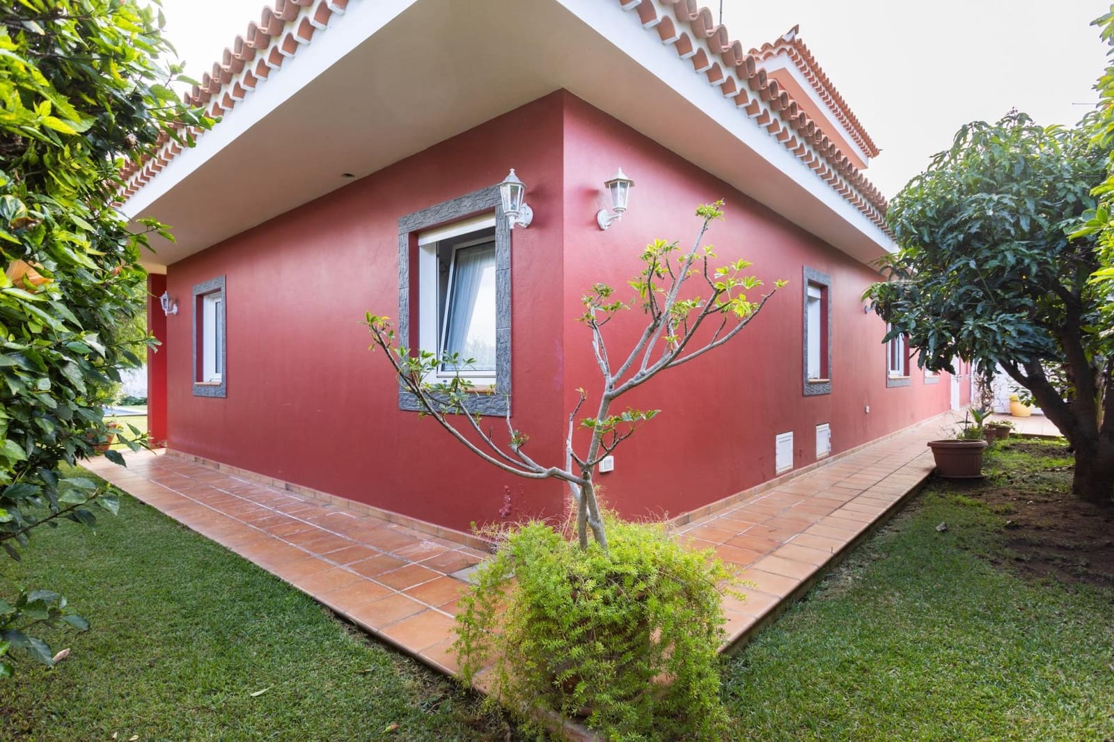 6 soverom Villa til salgs i Puerto de la Cruz med svømmebasseng garasje - € 1 380 000 (Ref: 9892735)
