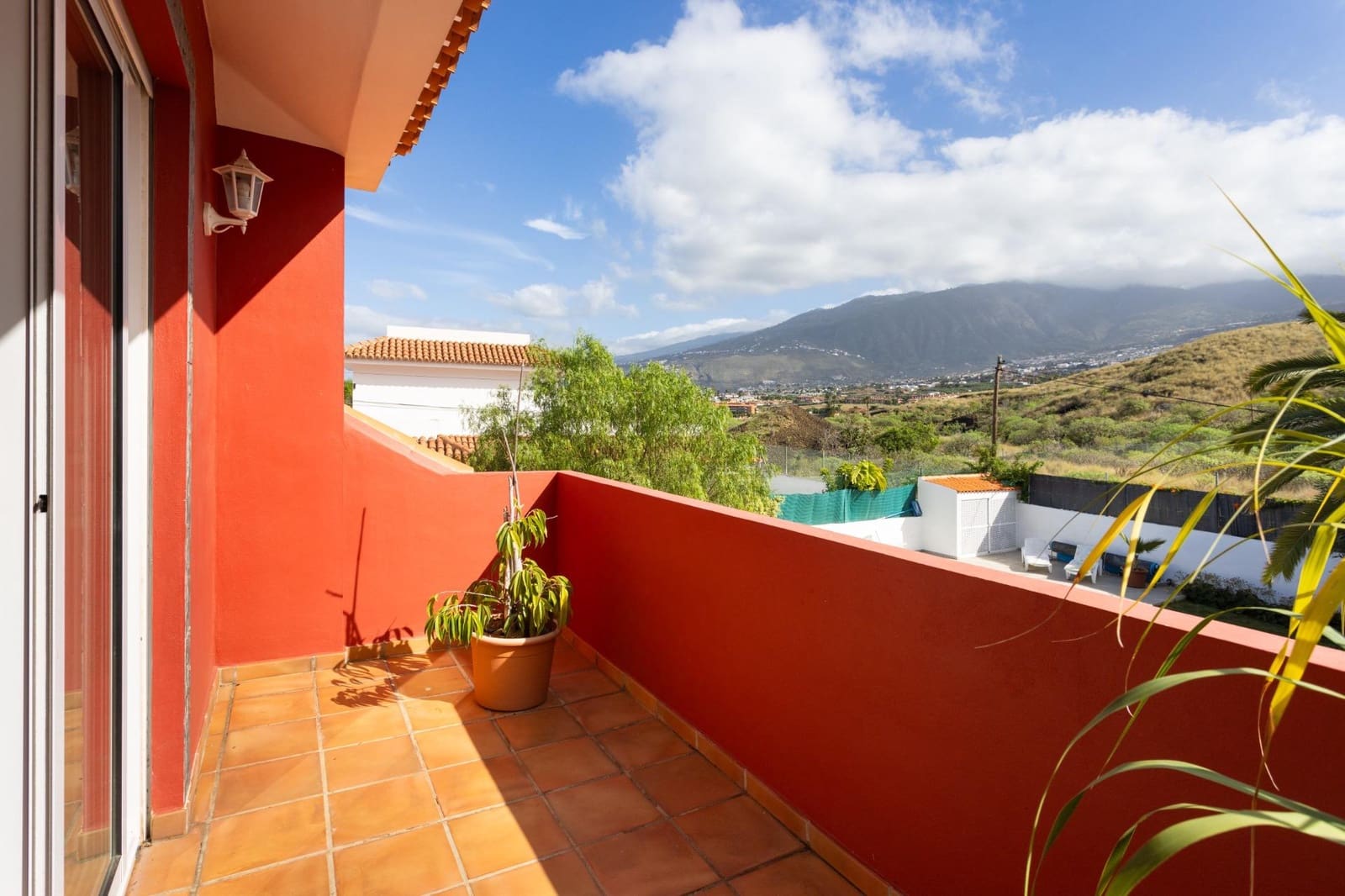6 soverom Villa til salgs i Puerto de la Cruz med svømmebasseng garasje - € 1 380 000 (Ref: 9892735)