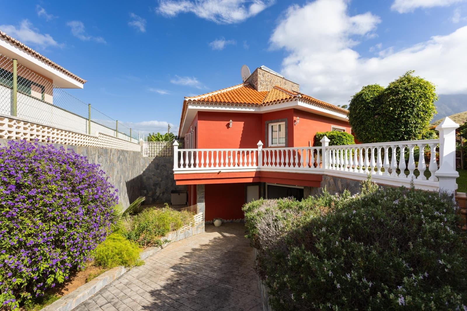 6 soverom Villa til salgs i Puerto de la Cruz med svømmebasseng garasje - € 1 380 000 (Ref: 9892735)