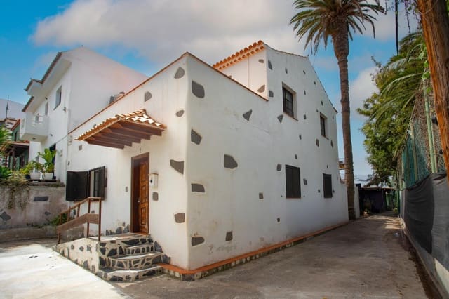 3 bedroom Semi-detached Villa for sale in El Sauzal - € 425,000 (Ref: 9892737)