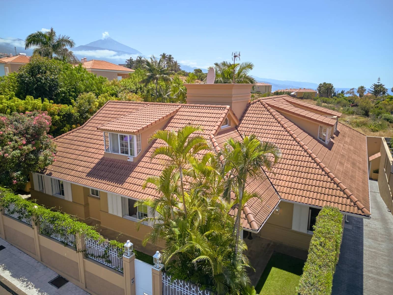 6 quarto Moradia para venda em La Quinta com piscina garagem - 1 800 000 € (Ref: 9954264)
