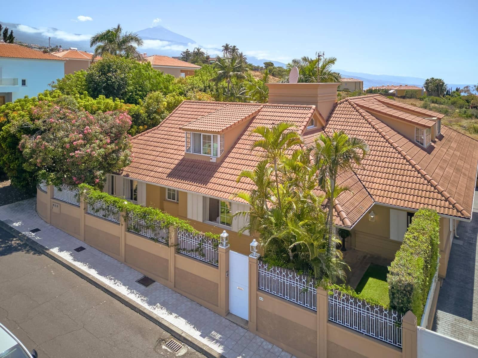 6 quarto Moradia para venda em La Quinta com piscina garagem - 1 800 000 € (Ref: 9954264)