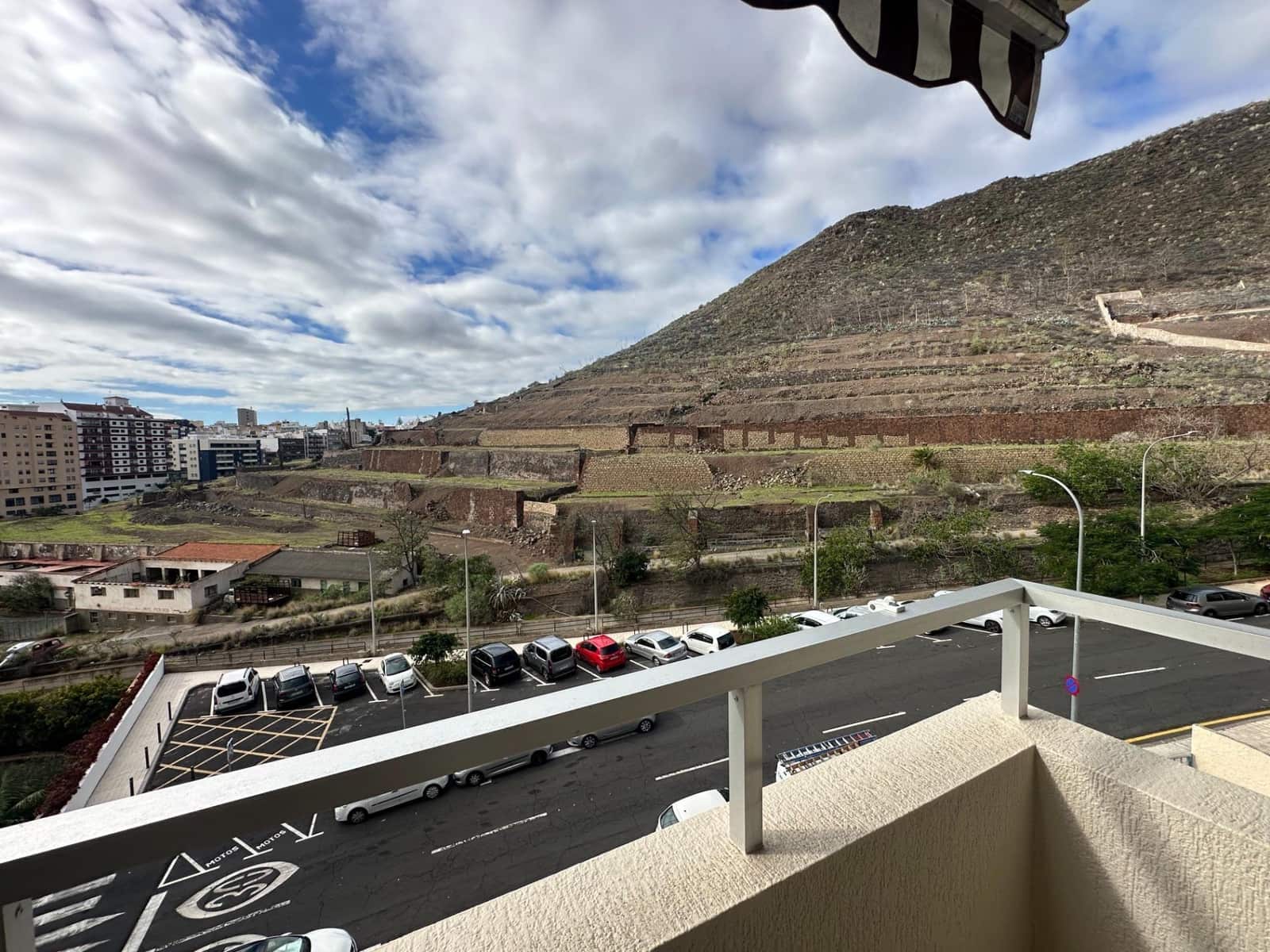 2 quarto Apartamento para arrendar em Santa Cruz de Tenerife - 1 100 € (Ref: 9959820)