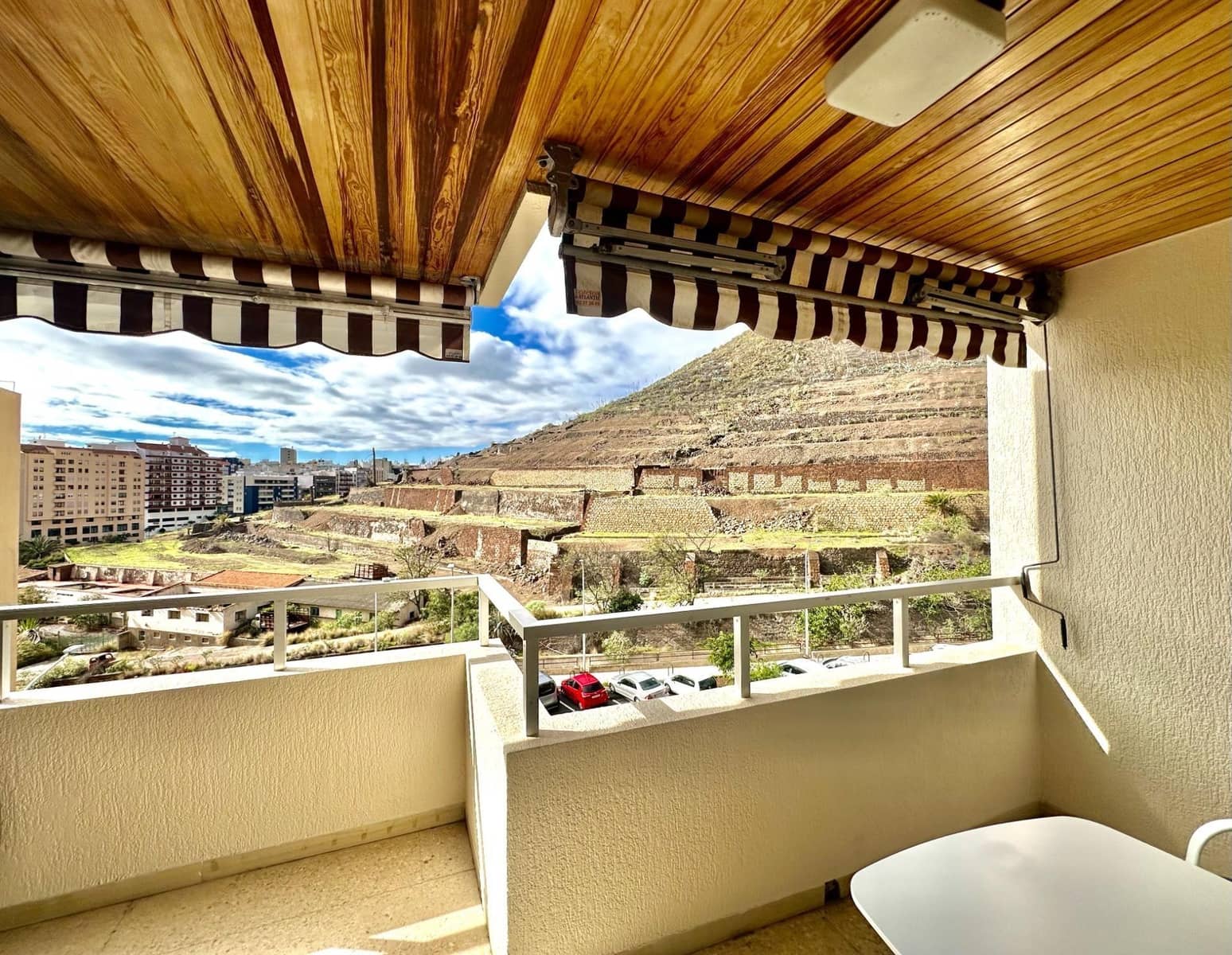 2 quarto Apartamento para arrendar em Santa Cruz de Tenerife - 1 100 € (Ref: 9959820)