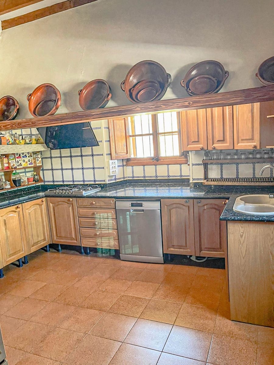 7 quarto Hotel para venda em Lloret de Vista Alegre com piscina garagem - 3 800 000 € (Ref: 9685651)