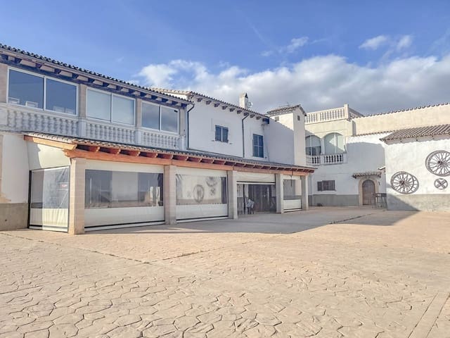 7 quarto Hotel para venda em Lloret de Vista Alegre com piscina garagem - 3 800 000 € (Ref: 9685651)