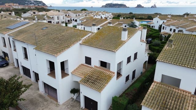 4 slaapkamer Rijtjeshuis te koop in Torroella de Montgrí met zwembad garage - € 465.000 (Ref: 9664054)