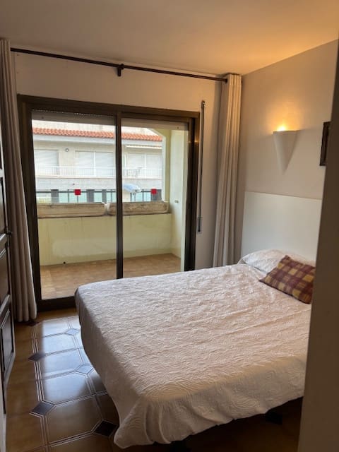 2 bedroom Apartment for holiday rental in L'Estartit with pool garage - € 350 (Ref: 9770920)