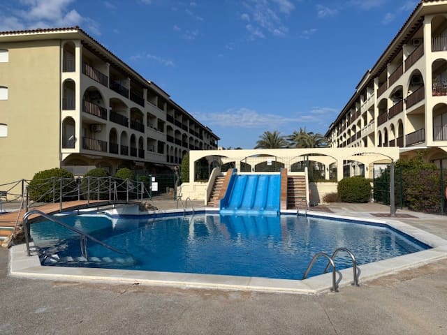 Appartement de 2 chambres de location de vacances à L'Estartit, Torroella de Montgrí avec piscine garage - 350 € (Ref: 9770920)