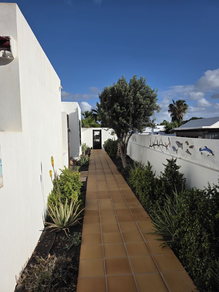 3 Zimmer Villa zu verkaufen in Yaiza mit Pool Garage - 450.000 € (Ref: 9707797)