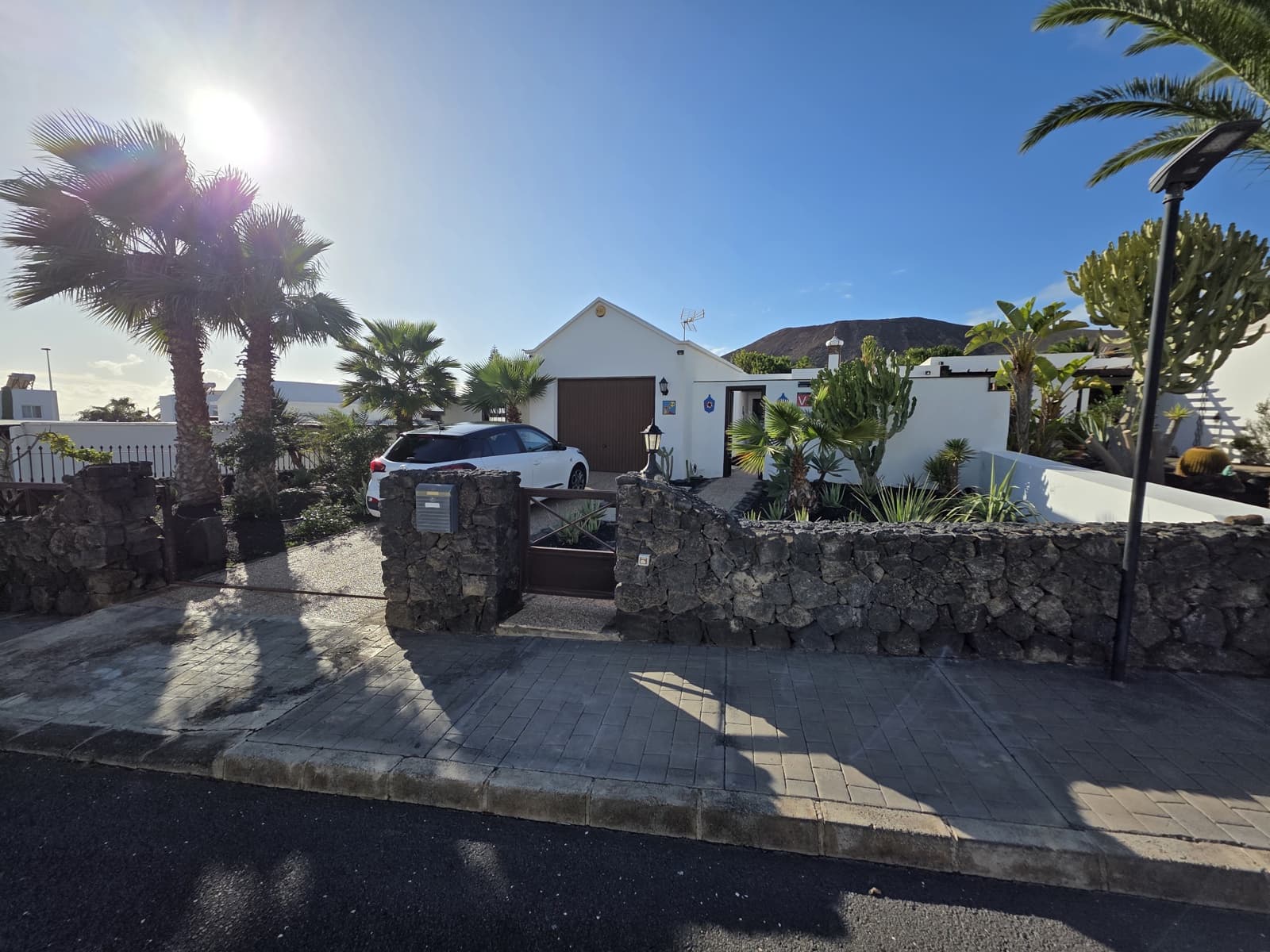 3 Zimmer Villa zu verkaufen in Yaiza mit Pool Garage - 450.000 € (Ref: 9707797)