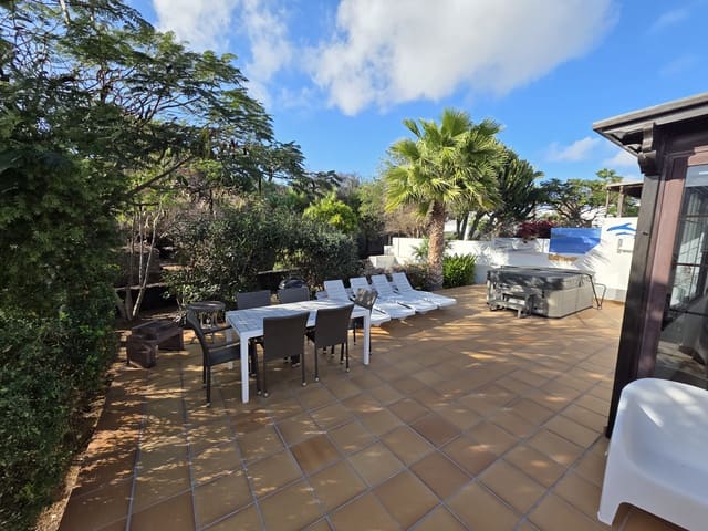 3 Zimmer Villa zu verkaufen in Playa Blanca, Yaiza mit Pool Garage - 450.000 € (Ref: 9707797)