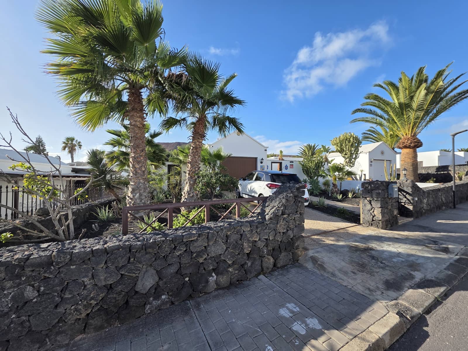 3 Zimmer Villa zu verkaufen in Yaiza mit Pool Garage - 450.000 € (Ref: 9707797)