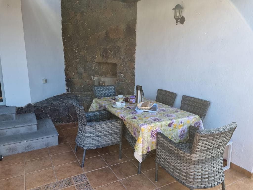 3 bedroom Villa for holiday rental in Yaiza with pool garage - € 1,250 (Ref: 9707803)