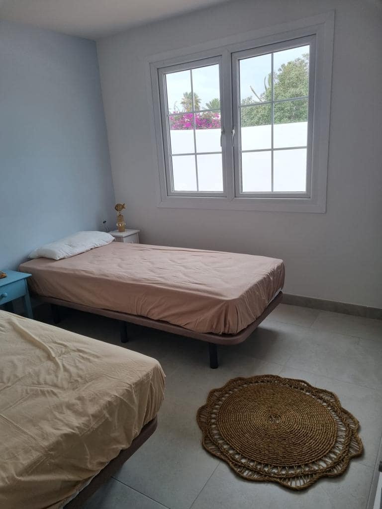 3 bedroom Villa for holiday rental in Yaiza with pool garage - € 1,250 (Ref: 9707803)