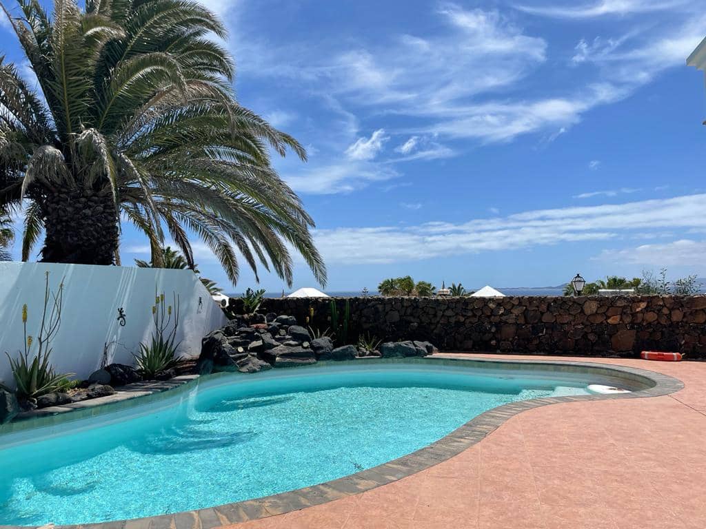 3 bedroom Villa for holiday rental in Yaiza with pool garage - € 1,250 (Ref: 9707803)