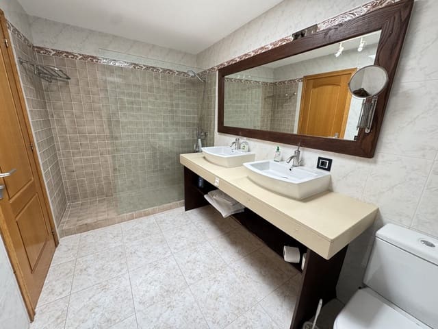 2 chambre Appartement à vendre à Costa Teguise, Teguise avec piscine garage - 310 000 € (Ref: 9857798)