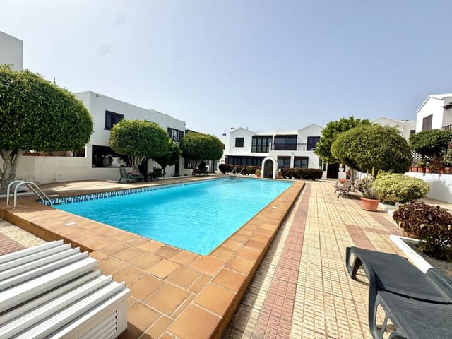 4 soveværelse Byhus til salg i Arrecife med swimmingpool - € 485.000 (Ref: 9857800)