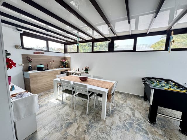 4 soveværelse Byhus til salg i Arrecife med swimmingpool - € 485.000 (Ref: 9857800)