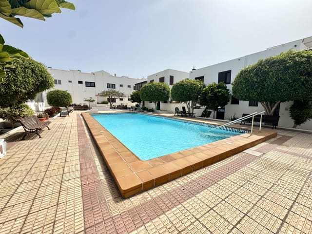 4 soveværelse Byhus til salg i Arrecife med swimmingpool - € 485.000 (Ref: 9857800)