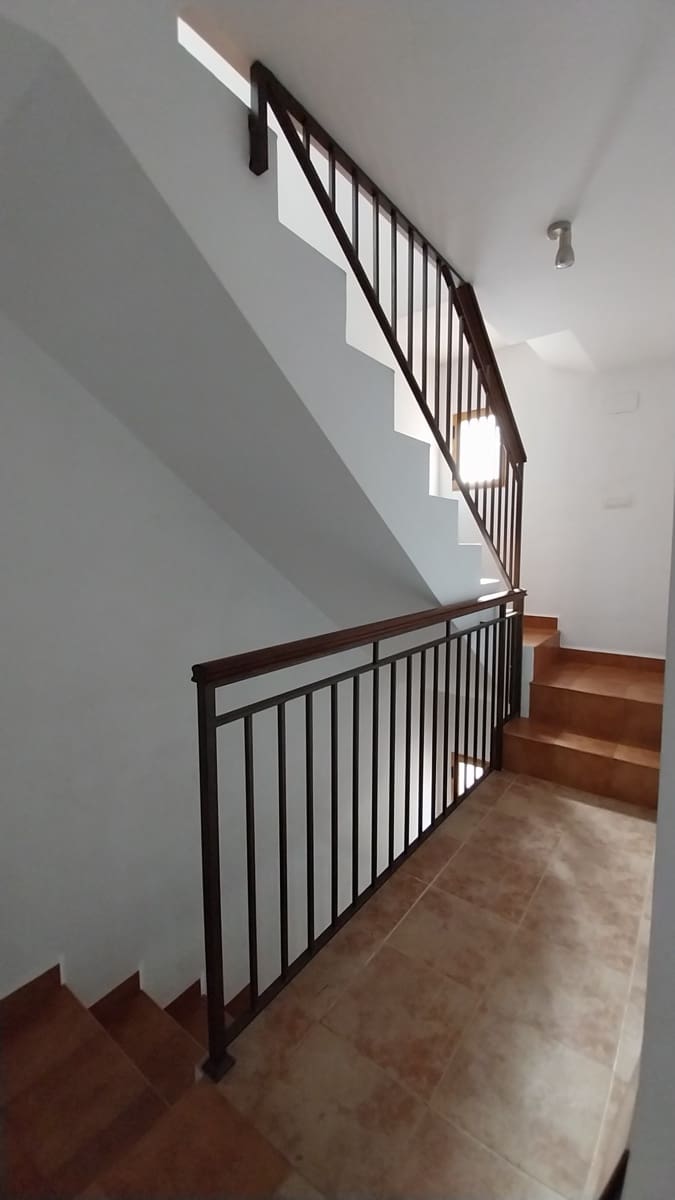 Radhus att hyra i Molvizar - 550 € (Ref: 9665627)