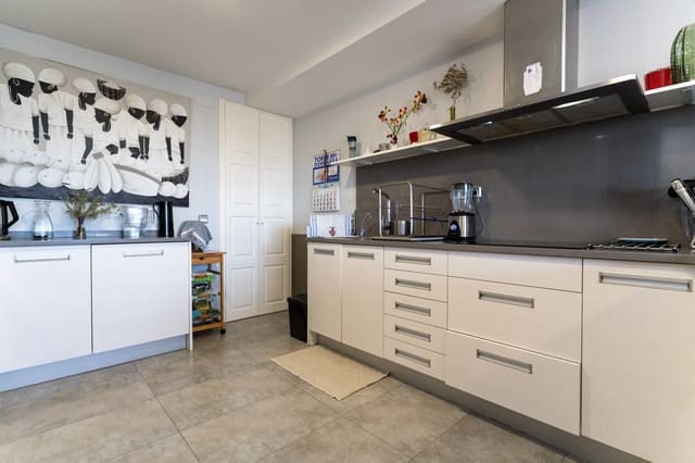 4 soveværelse Semi-Rækkehus til salg i Tarragona by med swimmingpool garage - € 618.000 (Ref: 9696861)