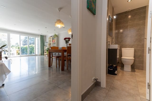 4 soveværelse Semi-Rækkehus til salg i Tarragona by med swimmingpool garage - € 618.000 (Ref: 9696861)