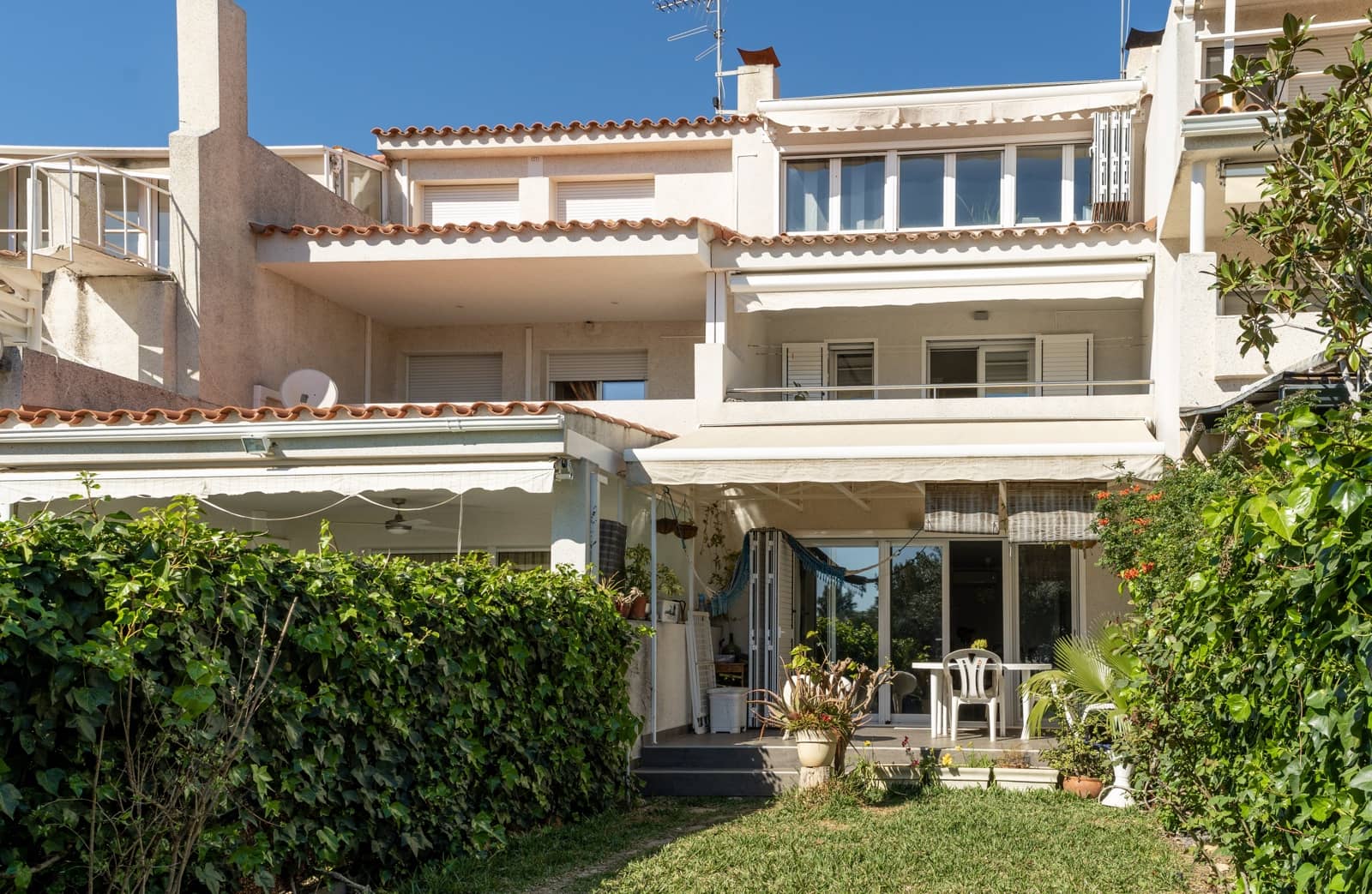 4 soveværelse Semi-Rækkehus til salg i Tarragona by med swimmingpool garage - € 618.000 (Ref: 9696861)