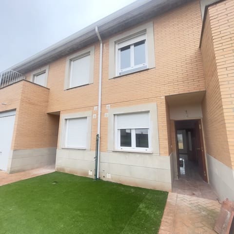 3 slaapkamer Rijtjeshuis te koop in Canillas de Río Tuerto met garage - € 100.000 (Ref: 9677824)