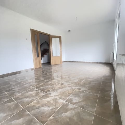 3 slaapkamer Rijtjeshuis te koop in Canillas de Río Tuerto met garage - € 100.000 (Ref: 9677824)