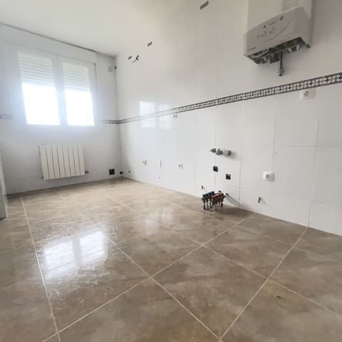 3 slaapkamer Rijtjeshuis te koop in Canillas de Río Tuerto met garage - € 100.000 (Ref: 9677824)