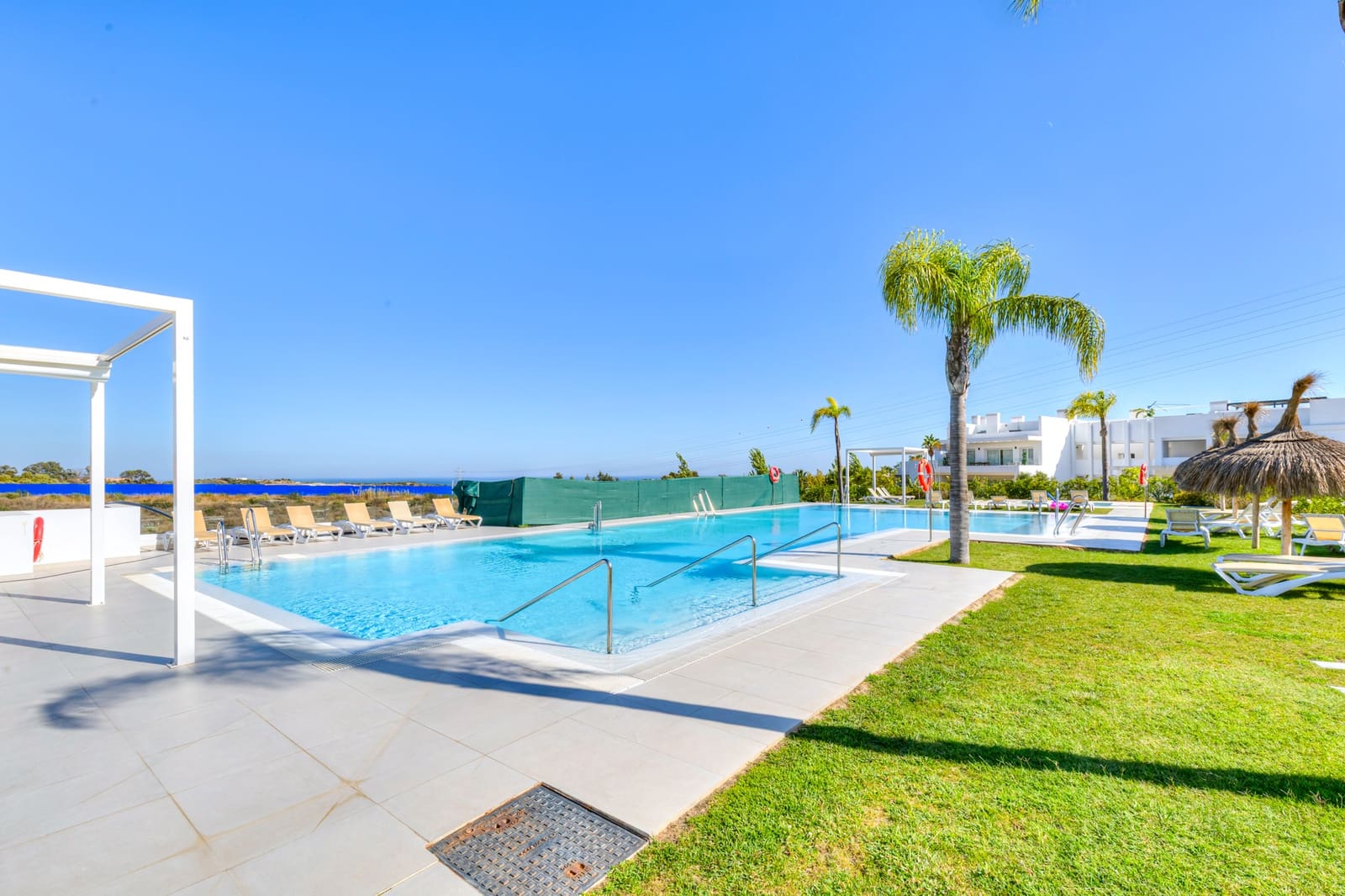 2 bedroom Penthouse for sale in Casares with pool garage - € 485,000 (Ref: 10034205)