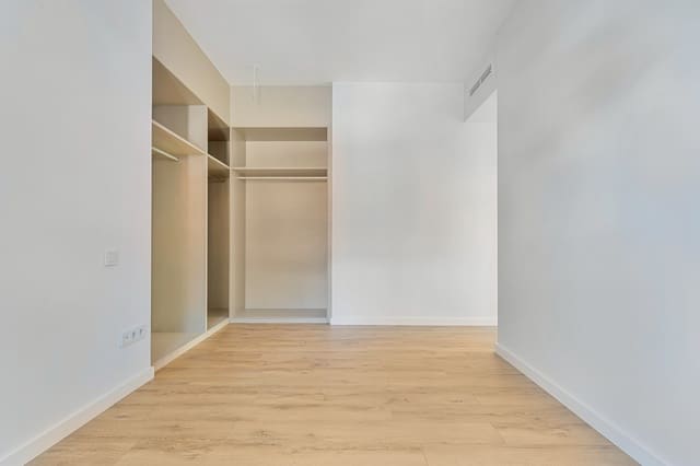 2 Zimmer Apartment zu verkaufen in Estepona mit Pool Garage - 595.000 € (Ref: 9968880)