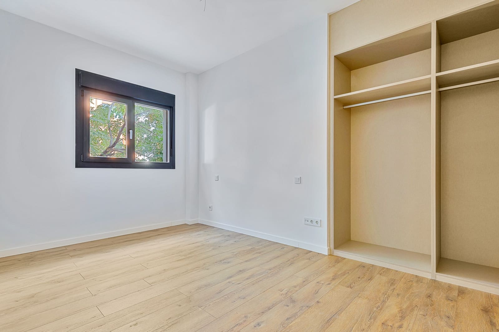 2 sovrum Lägenhet till salu i Estepona med pool garage - 595 000 € (Ref: 9968880)