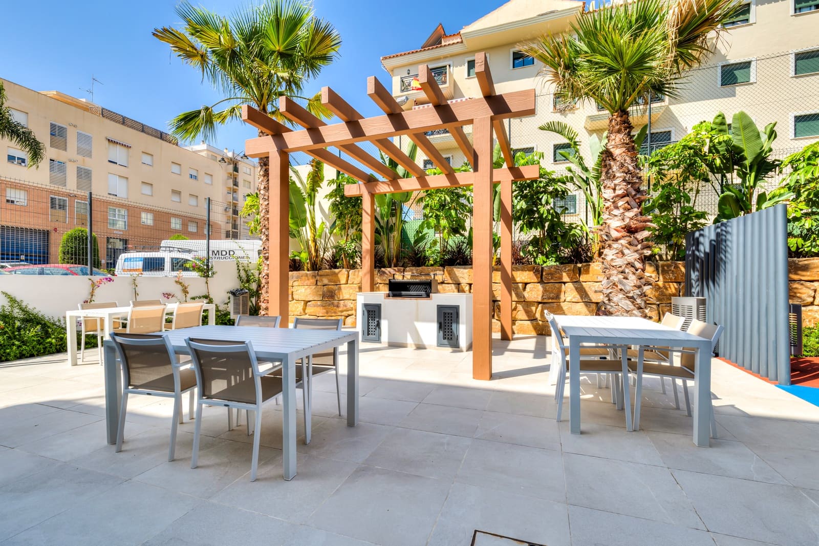 2 sovrum Lägenhet till salu i Estepona med pool garage - 595 000 € (Ref: 9968880)