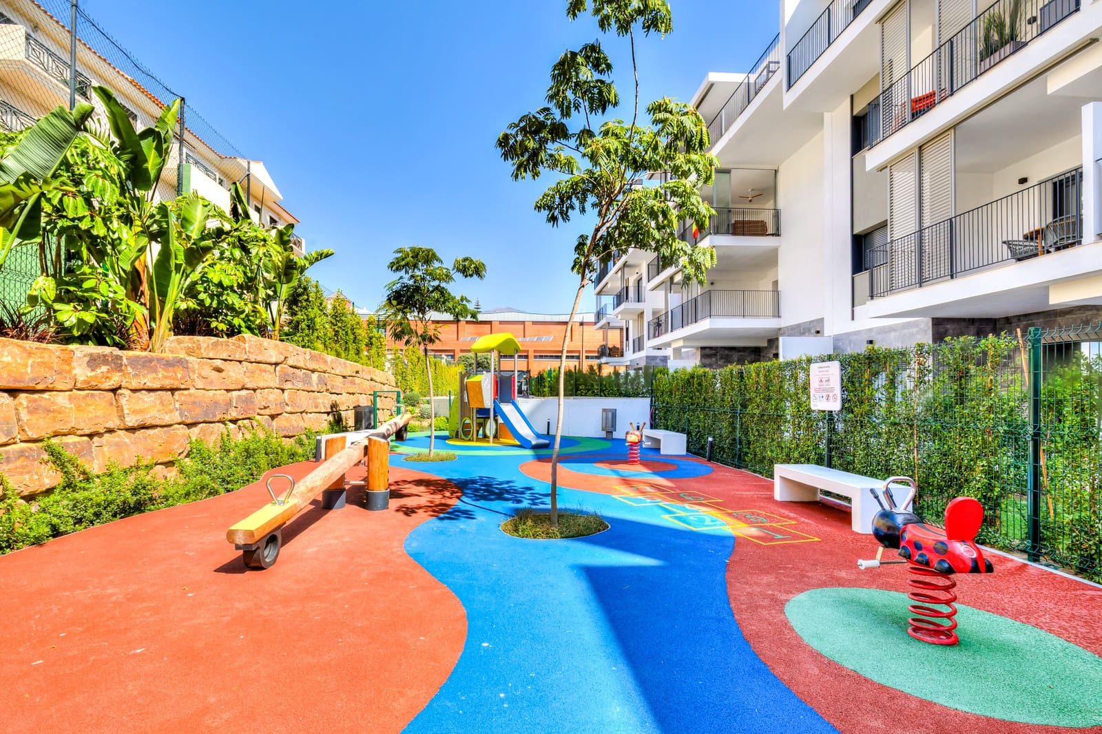 2 sovrum Lägenhet till salu i Estepona med pool garage - 595 000 € (Ref: 9968880)