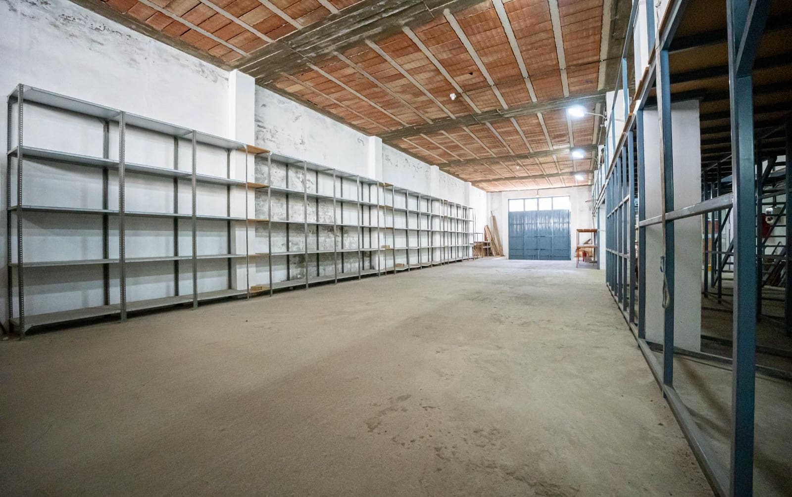 Commercial for sale in Alcala del Rio with garage - € 690,000 (Ref: 9715192)