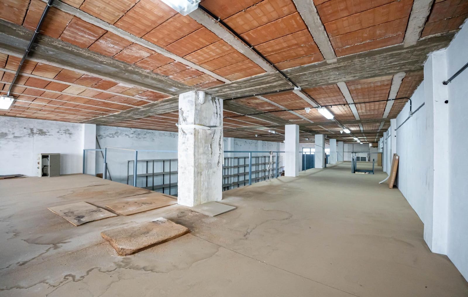 Commercial for sale in Alcala del Rio with garage - € 690,000 (Ref: 9715192)