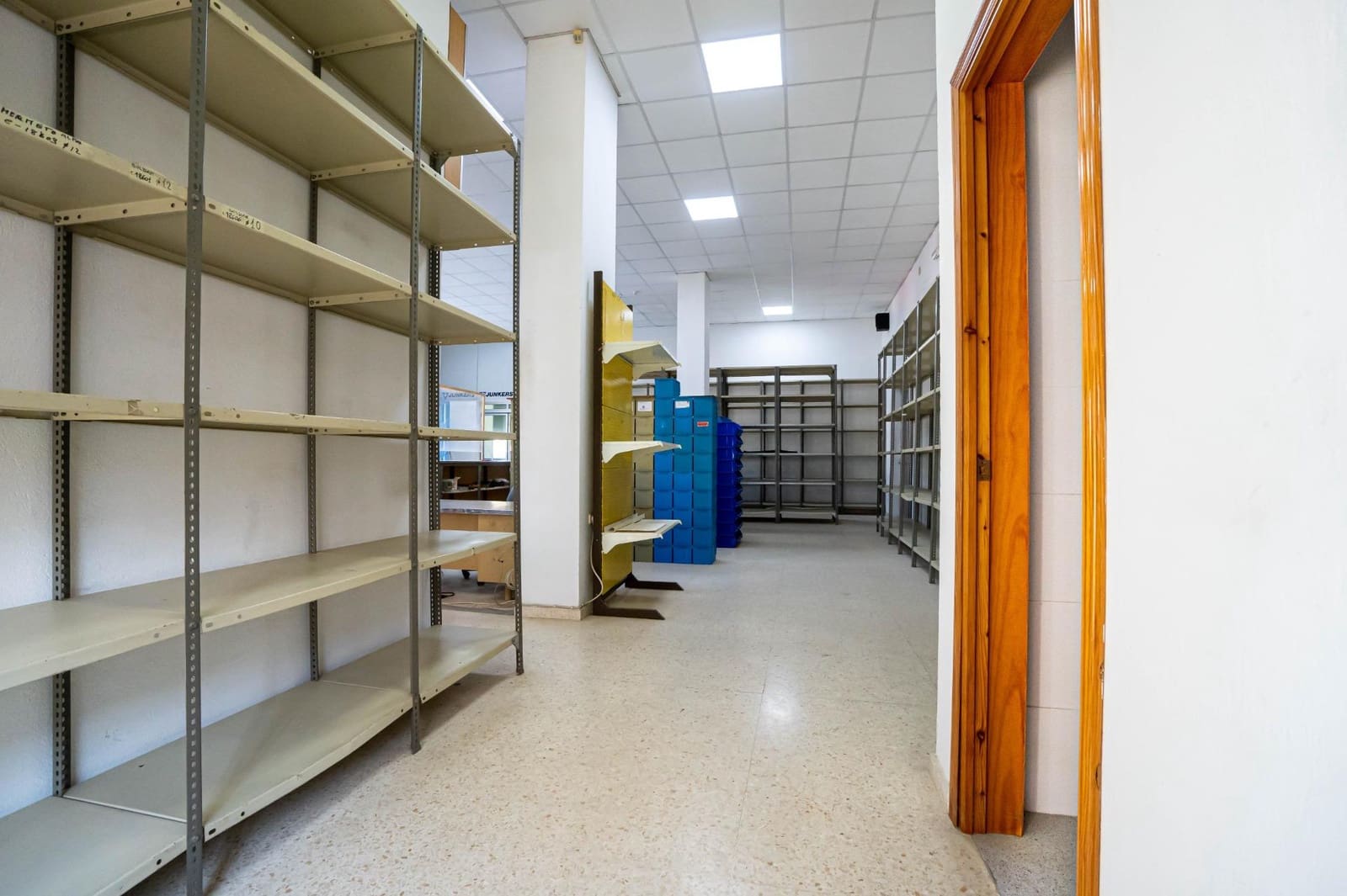 Commercial for sale in Alcala del Rio with garage - € 690,000 (Ref: 9715192)